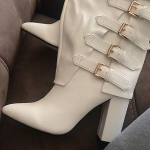 Female shoe boots